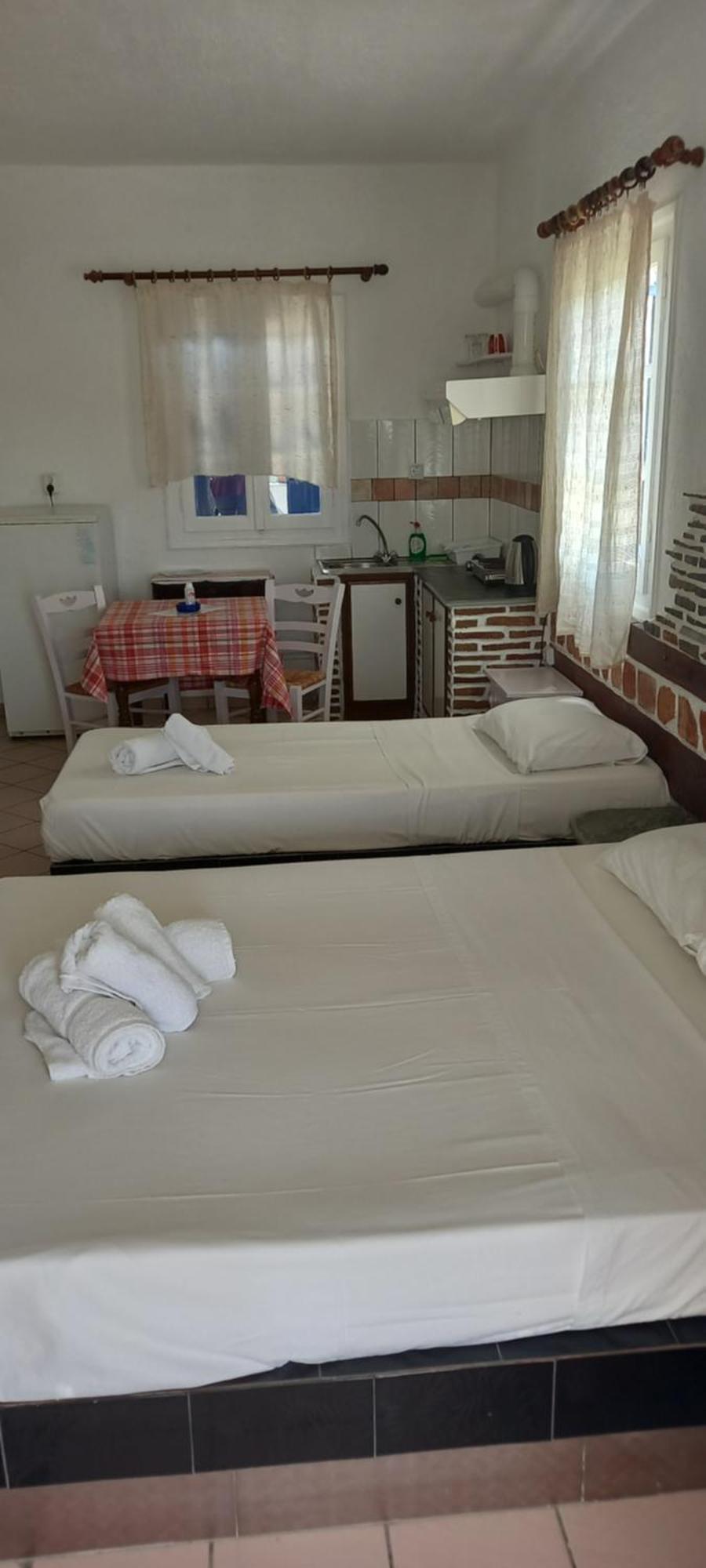 Kini Aposperitis Rooms & Apartments מראה חיצוני תמונה