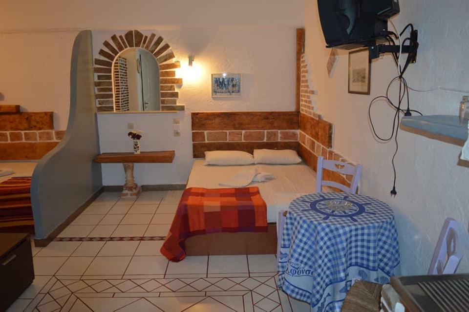 Kini Aposperitis Rooms & Apartments מראה חיצוני תמונה